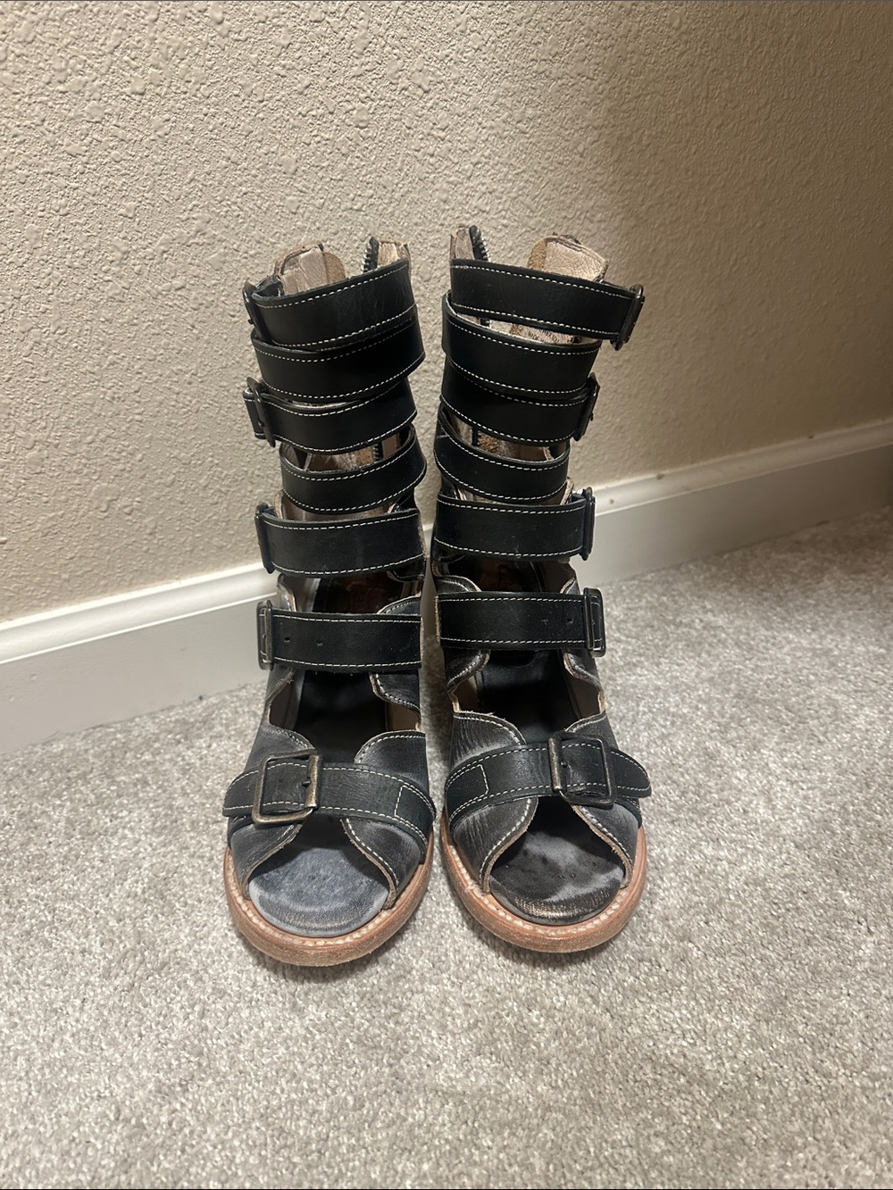 FREEBIRD Bond Sandals in distressed black